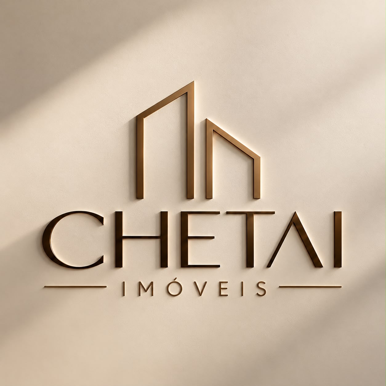 Logotipo CHETAI Imóveis em letras bronze